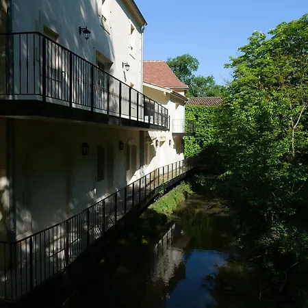 Chateau Le Moulin - * Pomerol