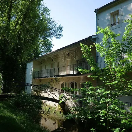 Chateau Le Moulin - Vila