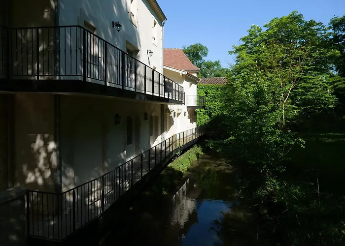 Chateau Le Moulin - * Pomerol
