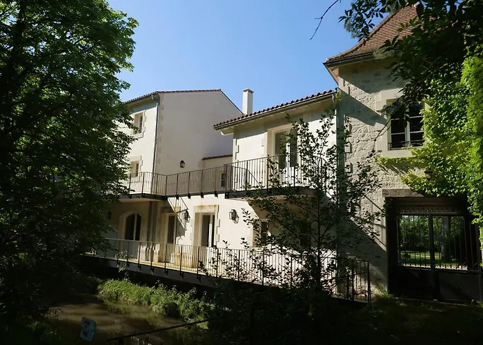 Chateau Le Moulin - Willa *